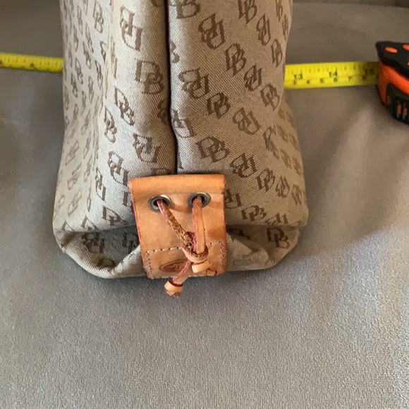 Dooney & Bourke large signature canvas tote - Picture 4 of 10